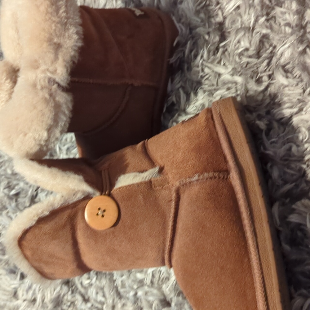 Tan button boots - Picture 3 of 3
